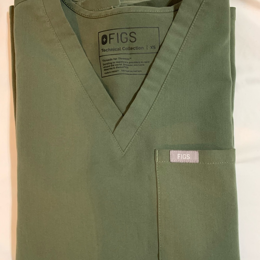 Figs Olive green. Moss